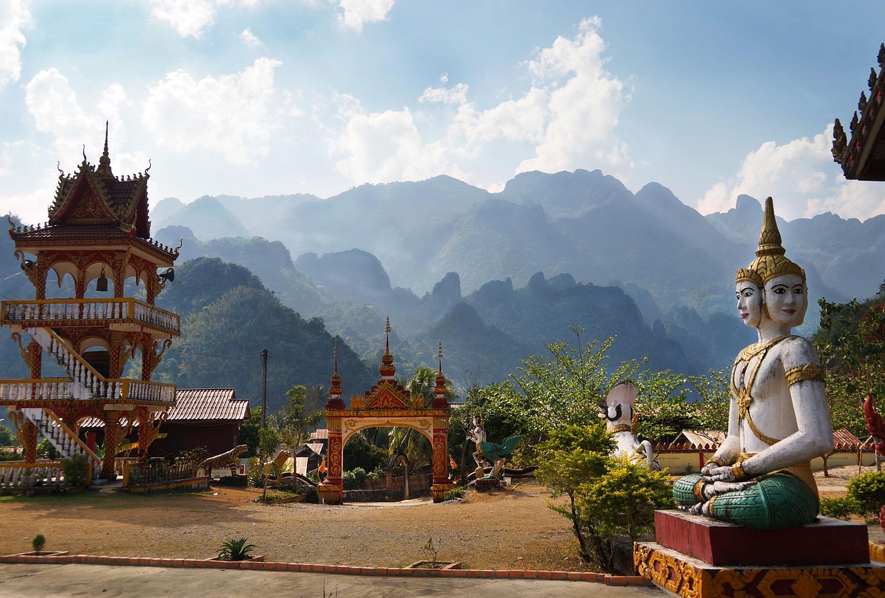 Scenic view of the Nam Song River and limestone karst mountains in Vang Vieng at sunset.